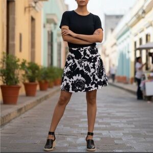 ANN TAYLOR LOFT navy/white mini skirt